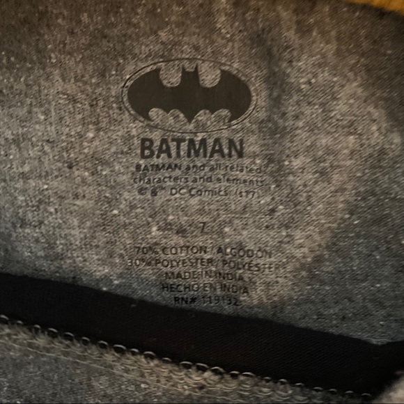 Batman - Boys’ T-Shirt w/ Velvet Batman Logo - Picture 2 of 3